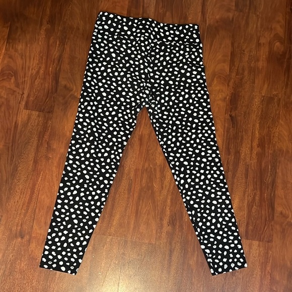 size medium J.Crew black and white patterned leggings - Picture 2 of 3